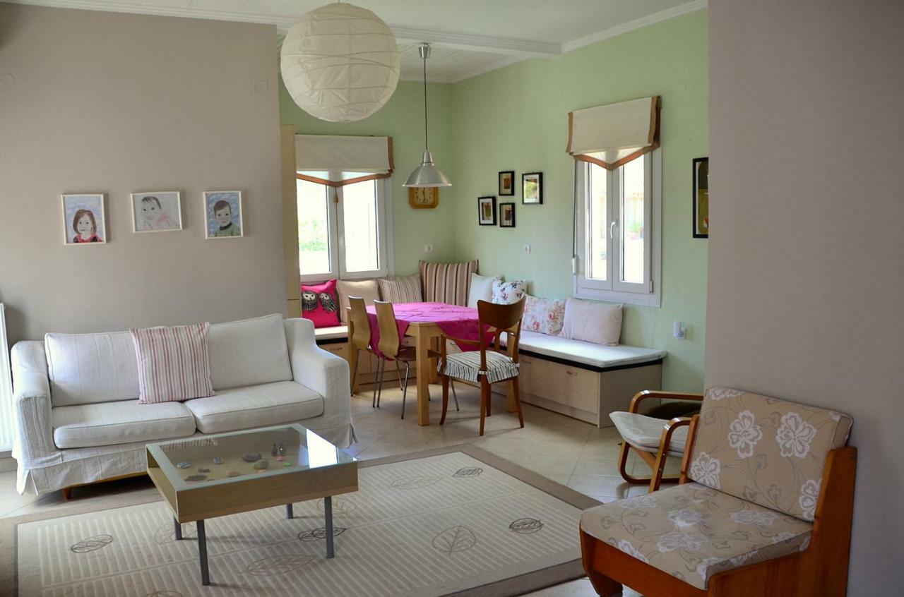 Family And Relaxing House In A Village Rodotopi المظهر الخارجي الصورة
